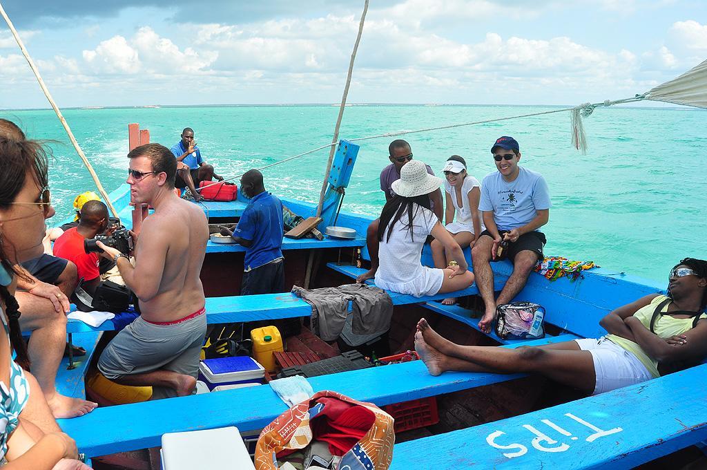 Dolphin Dhow Beach Safaris فيلانكولوس المظهر الخارجي الصورة