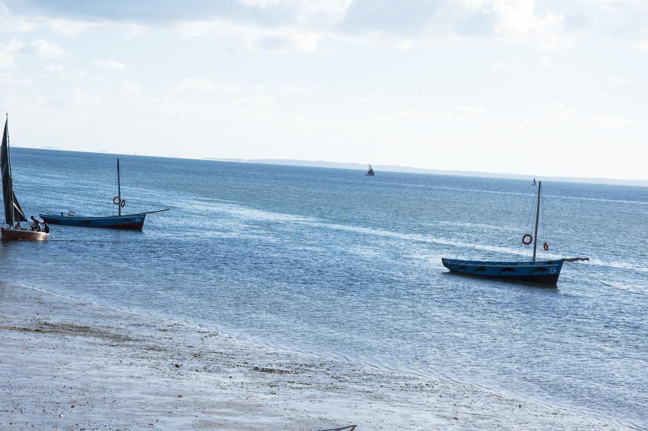 Dolphin Dhow Beach Safaris فيلانكولوس المظهر الخارجي الصورة